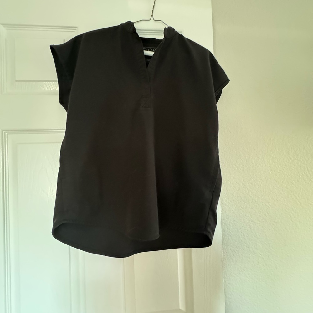 Figs Rafaela scrub top in xxs